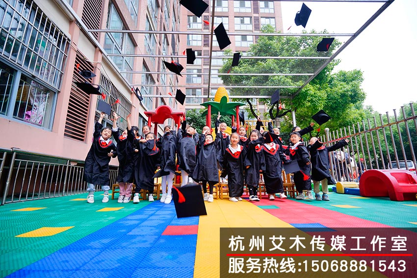 幼兒園小朋友統一服裝集體照合影拍攝